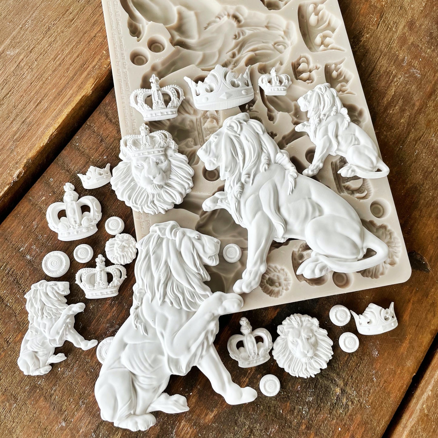 Finnabair Decor Moulds -Regal Lions