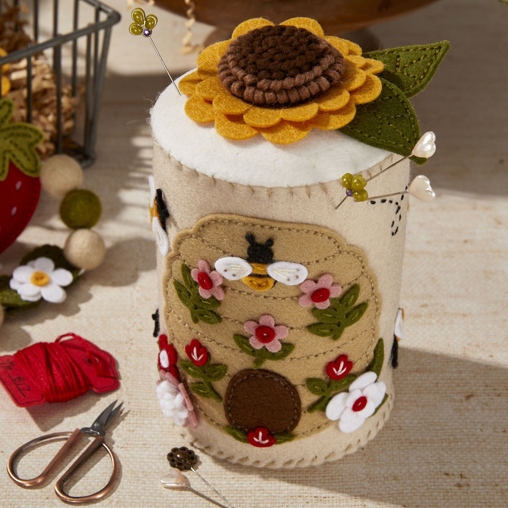 Spellbinders Etched Dies By Nichol Spohr-Felt Floral Beehive